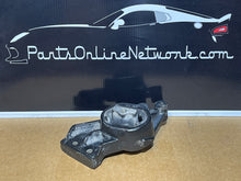 Load image into Gallery viewer, 2009 -2018 Dodge Ram 1500 4.7L 5.7L Hemi Passenger (Right) Side Motor Mount