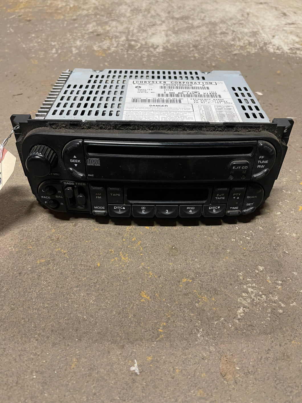 2005 Chrysler, Dodge, Jeep, Ram Radio / CD / Cassette Player