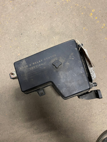 2003-2005 Dodge Ram Fuse Box with Front Control Module